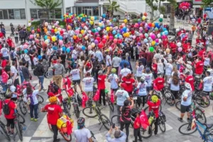 Denizli'de Umuda Pedal Çevir Bisiklet Şenliği katılımcıları