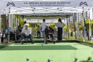 Mersin'de düzenlenen engelsiz bocce turnuvasında özel sporcular mücadele ediyor
