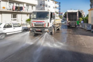 Narlıdere Belediyesi Kurban Bayramı ve yaz ayları öncesi temizlik çalışmalarını hızlandırdı