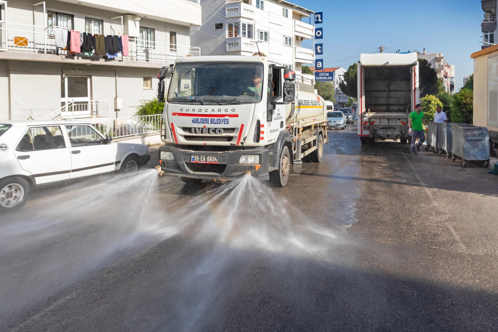 Narlıdere Belediyesi Kurban Bayramı ve yaz ayları öncesi temizlik çalışmalarını hızlandırdı