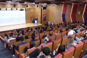 Mudanya Üniversitesi'nde düzenlenen 'Kampüsten Avrupa'ya' etkinliğinde gençlere Avrupa fırsatları anlatıldı.