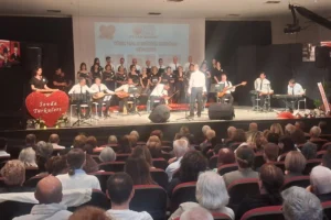 Keşan ADD Türk Halk Müziği Korosu konseri ve plaket takdimi gecesi