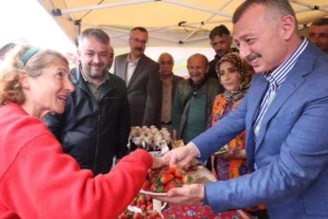 Kocaeli'de 11. Çiftçi Şenliği, Başkan Tahir Büyükakın'ın katılımıyla bereketle kutlandı.