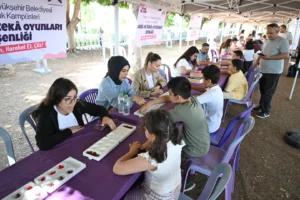 Mersin'de düzenlenen Akıl ve Zekâ Oyunları Şenliği'nde çocukların tasarladığı oyunlar sergileniyor.