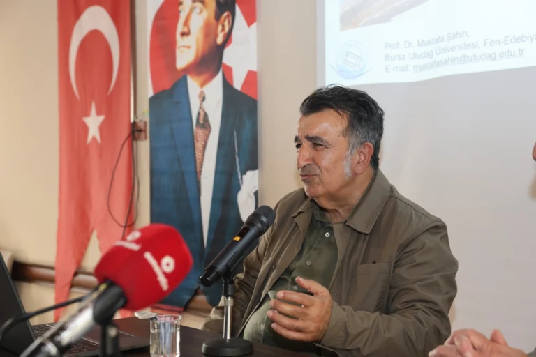Prof. Dr. Mustafa Şahin, İznik Su Altı Bazilikası'nın 21. yüzyılın keşfi olabileceğini belirtti.