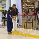 Mersin'de Empati Parkuru etkinliğinde engelli bireylerin yaşadığı zorluklara dikkat çekiliyor.