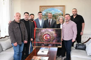 Edirne Gazeteciler Derneği Başkanı Gökhan Tuzladan ve yönetim kurulu üyeleri, Edirne Valisi Yunus Sezer'i ziyaret etti.