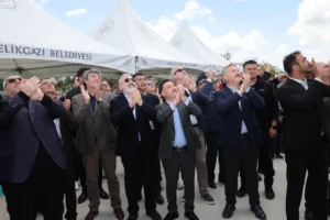 Melikgazi'de düzenlenen 2. Havacılık Festivali'nde gökyüzü ve havacılık tutkunları bir araya geldi.
