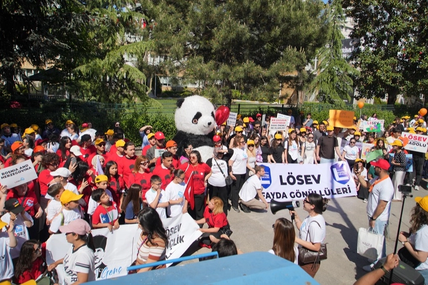Lösemili Çocuklar Haftası kapsamında LÖSEV'den küresel kanser uyarısı yapıldı.