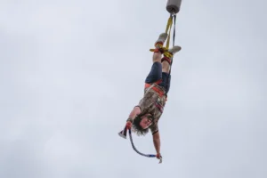 Kocaeli EnFest festivalinde bungee jumping etkinliği