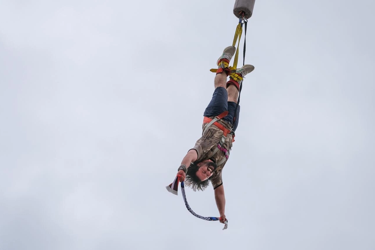 Kocaeli EnFest festivalinde bungee jumping etkinliği