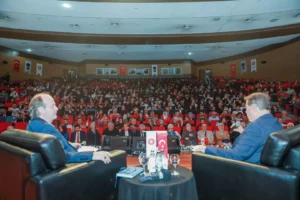 Ahmet Özhan Keçiören'de konser ve söyleşi programında sevenleriyle buluştu