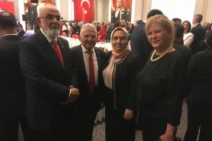 Kayseri Büyükşehir Belediye Başkanı Dr. Memduh Büyükkılıç, 19 Mayıs Atatürk’ü Anma, Gençlik ve Spor Bayramı dolayısıyla gençlere seslendi.