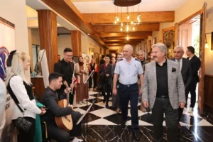 Melikgazi'de açılan karma resim sergisinden bir görünüm