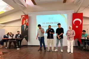 Eskişehir'de engelsiz bilgi yarışması katılımcıları ve ödül töreni