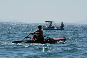 Balıkesir Ayvalık'ta 19 Mayıs Gençlik ve Spor Bayramı kapsamında düzenlenen kürek ve triatlon yarışlarından genel görünüm.