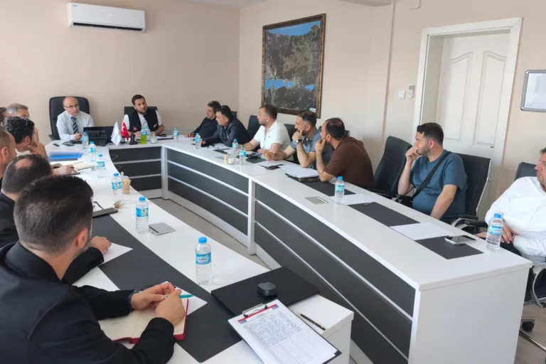 Kocaeli'de afet yönetimi ve risk azaltma planı konulu toplantıdan genel görünüm.