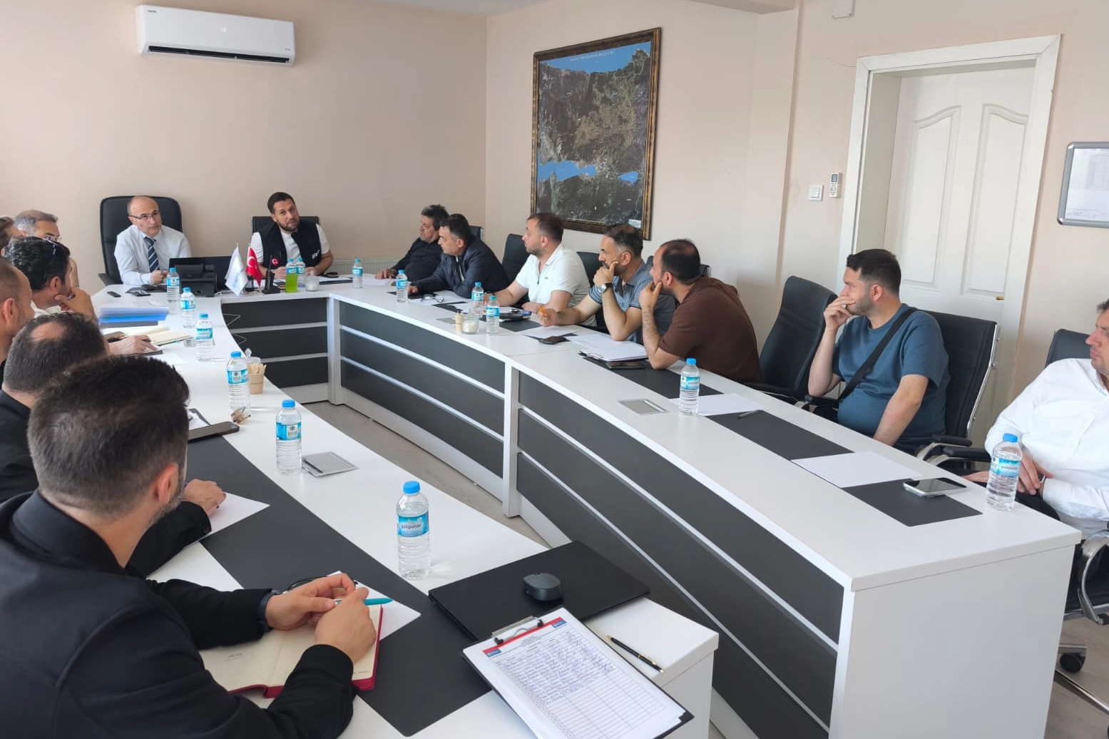 Kocaeli'de afet yönetimi ve risk azaltma planı konulu toplantıdan genel görünüm.