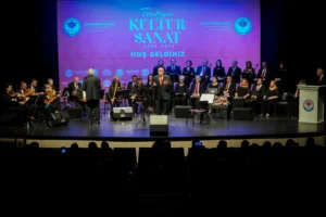 Trabzon Büyükşehir Belediyesi Türk Sanat Müziği Korosu'nun Türk Halk Müziği konserinden bir sahne