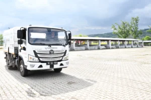 Bursa Yenişehir'de Kurban Bayramı için modernize edilen canlı hayvan pazarı ve mezbahada son hazırlıklar yapıldı.