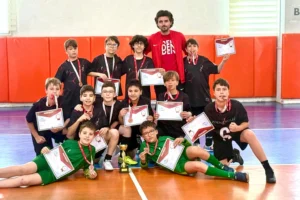 Aden Koleji Futsal Takımı Edirne İl Üçüncülüğü Kupası ile