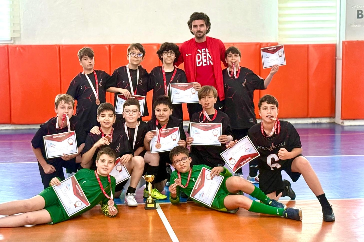 Aden Koleji Futsal Takımı Edirne İl Üçüncülüğü Kupası ile