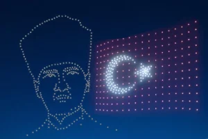 Manisa'da 19 Mayıs Atatürk'ü Anma, Gençlik ve Spor Bayramı kapsamında 300 dron ile görsel şölen sunuldu.