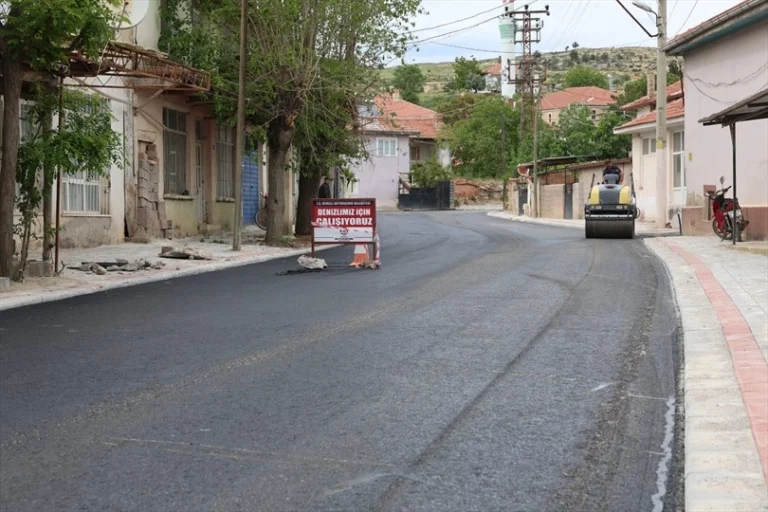 Denizli Büyükşehir Belediyesi'nin Çivril İğdir Mahallesi'nde yenilediği 19 Mayıs Caddesi'nden modern görünüm