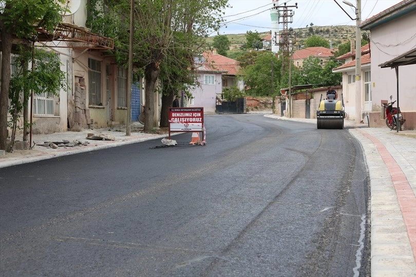 Denizli Büyükşehir Belediyesi'nin Çivril İğdir Mahallesi'nde yenilediği 19 Mayıs Caddesi'nden modern görünüm