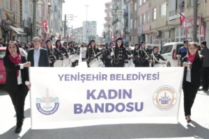 Yenişehir Belediyesi Kadın Bando Takımı ilk gösterisini gururla sundu
