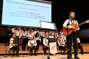 İzmir Uluslararası Çoksesli Korolar Festivali'ne katılan koro sanatçıları