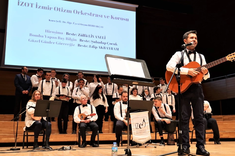 İzmir Uluslararası Çoksesli Korolar Festivali'ne katılan koro sanatçıları