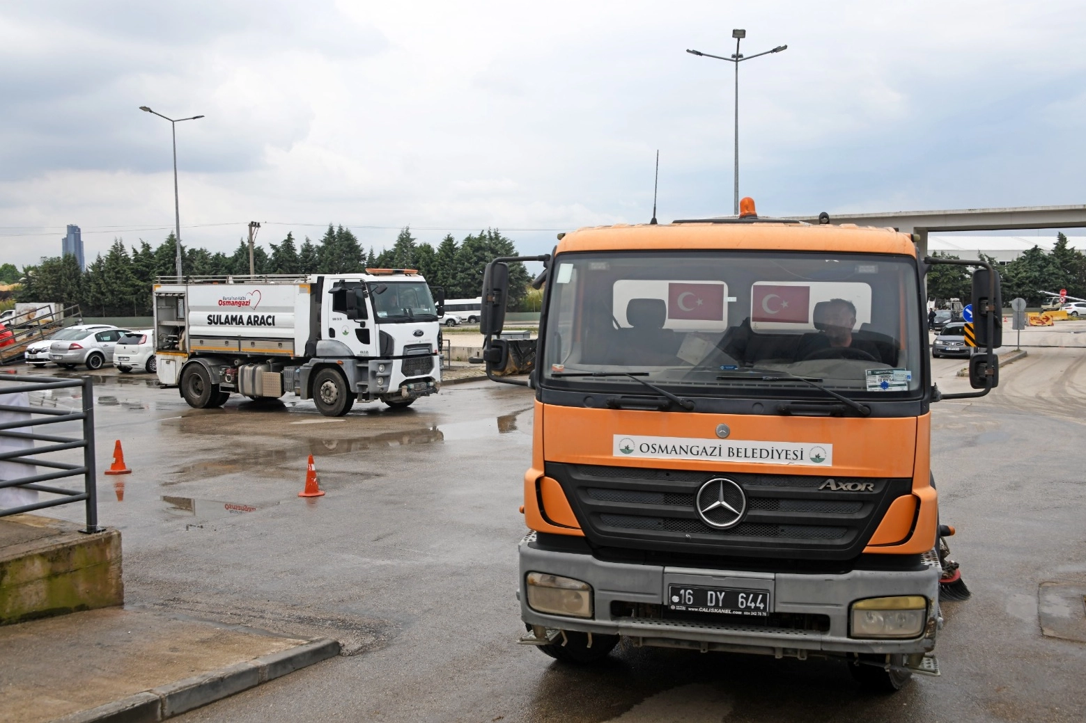 Osmangazi Belediyesi Kurban Bayramı hazırlıkları kapsamında kurban pazarında görev başında