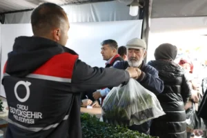 Ordu'da belediye tarafından üretilen yazlık sebze fidelerinin dağıtımı