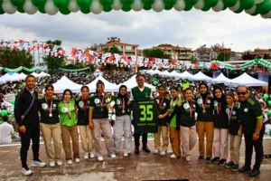 İzmir'de binlerce gencin katıldığı Sağlıklı Yaşam ve Spor Festivali'nden genel görünüm