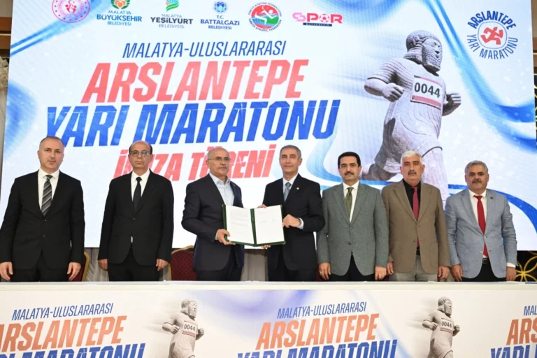 Malatya Arslantepe Yarı Maratonu protokol imza töreninden genel görünüm