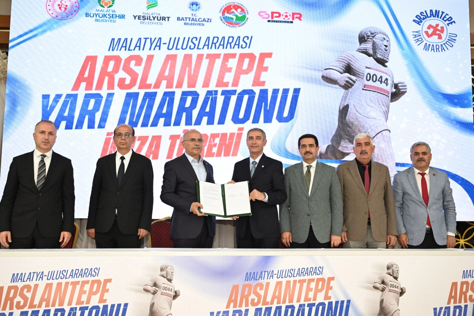 Malatya Arslantepe Yarı Maratonu protokol imza töreninden genel görünüm