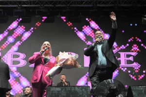 Manisa 19 Mayıs Gençlik Festivali'nde sahne alan sanatçı Kibariye'nin konseri