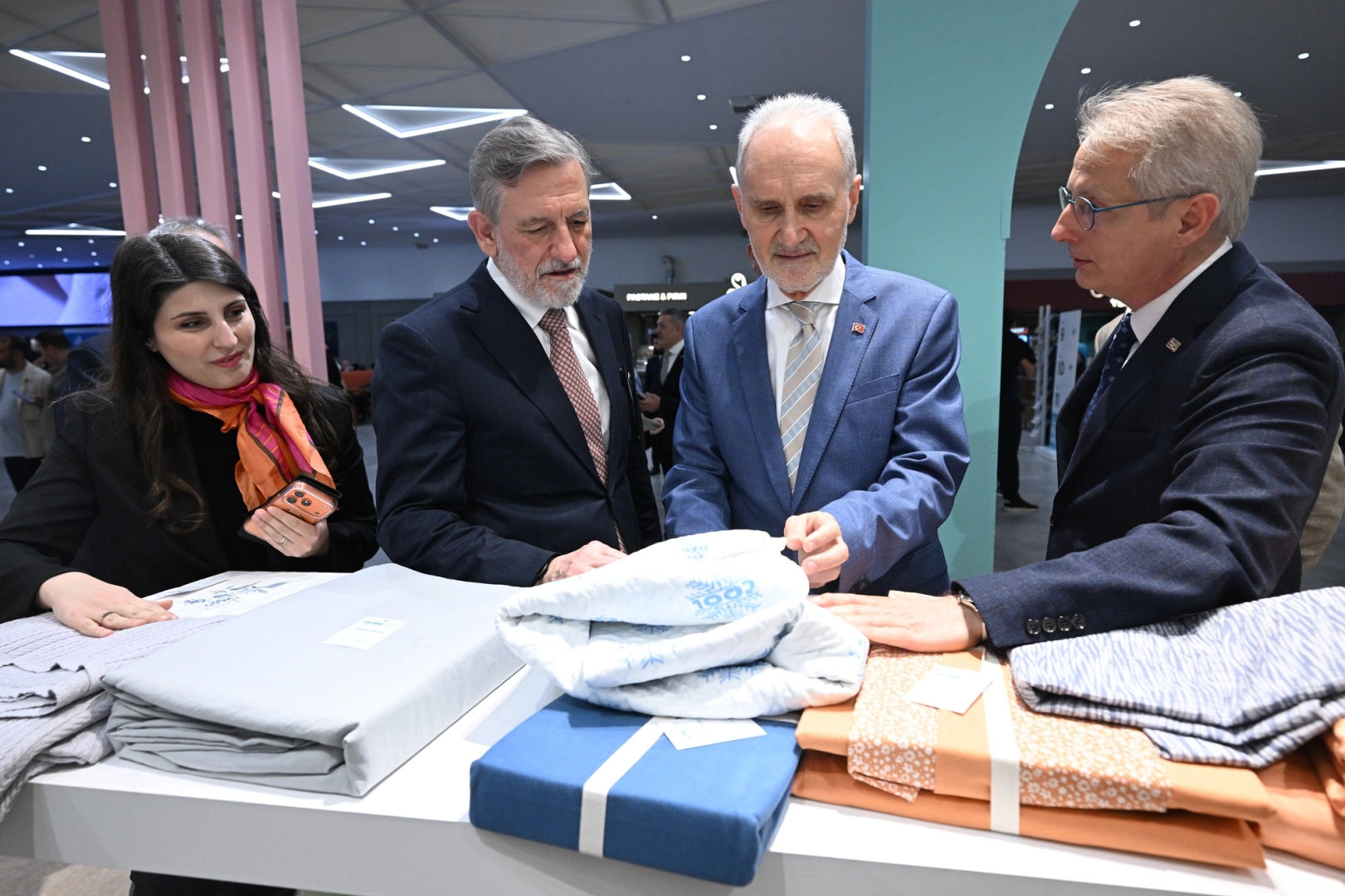 HOMETEX Ev Tekstili Fuarı'nda katılımcılar ve ziyaretçiler