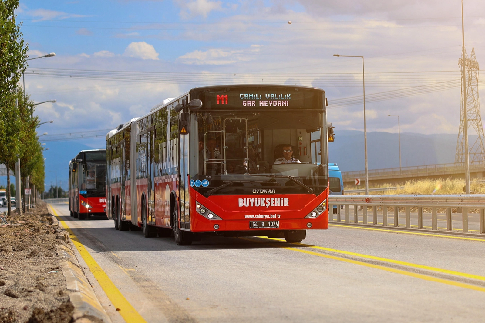Maltepe'deki mezarlıklarda Kurban Bayramı öncesi yapılan temizlik çalışmaları
