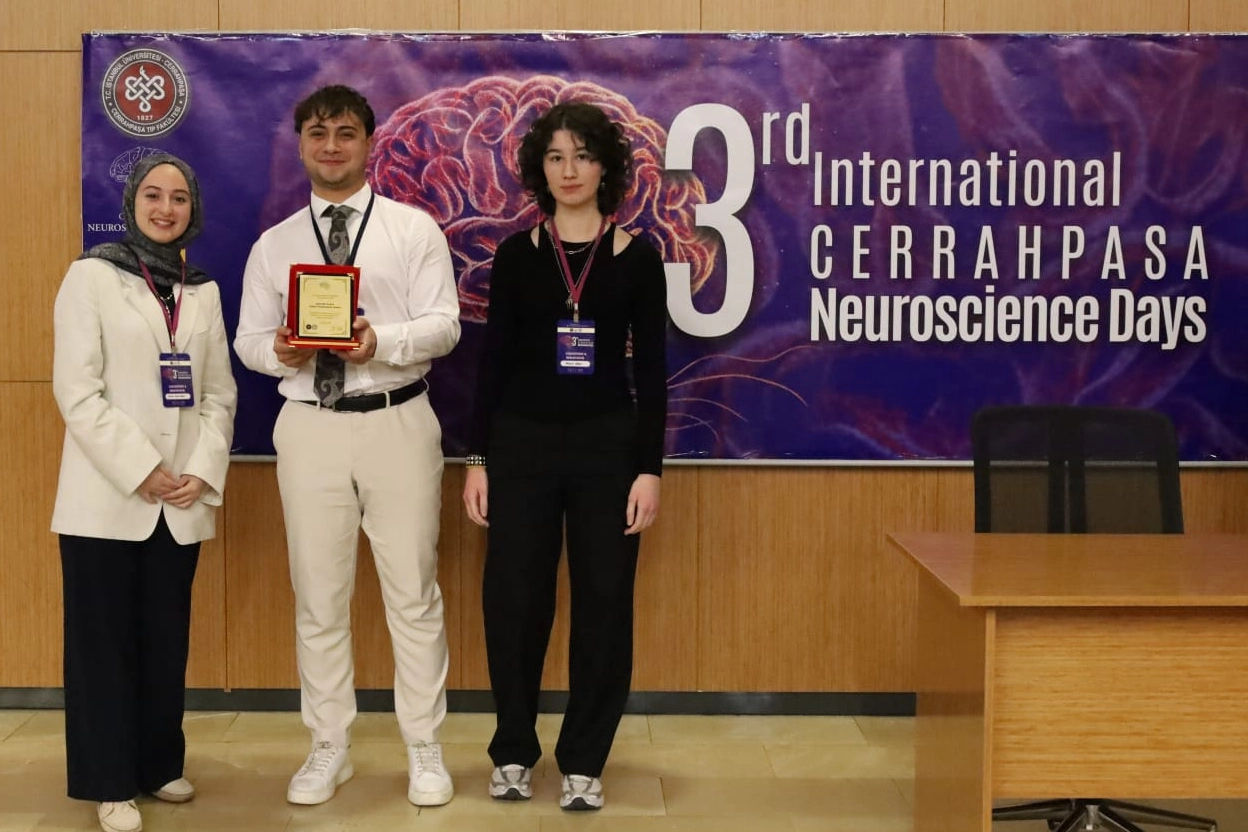 Atatürk Üniversitesi Tıp Fakültesi öğrencisinden koku kaybının Alzheimer'ın nedeni olabileceğine dair önemli araştırma