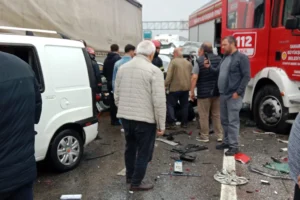 Sakarya'da itfaiye aracının karıştığı zincirleme trafik kazası
