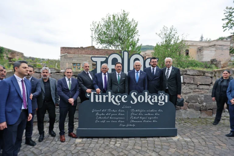 Binali Yıldırım'ın açılışını yaptığı Ortak Türk Alfabesi Anıtı