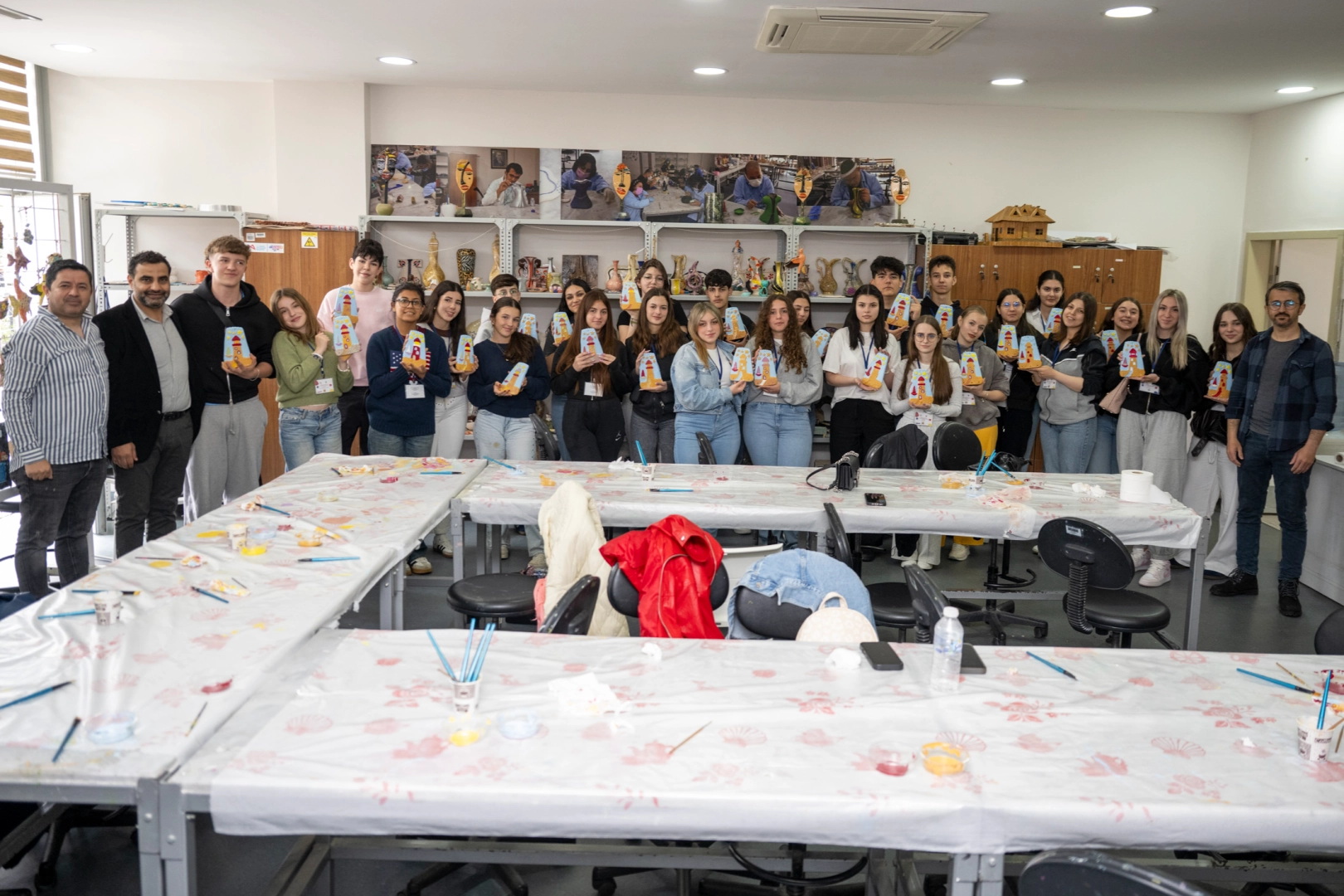 Mersin'de Erasmus projesi kapsamında engelli bireylerin yaşam deneyimlerini yaşayan öğrenciler