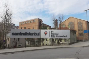 İstanbul Bilgi Üniversitesi'nin faaliyet izninin kaldırılmasına ilişkin karar.