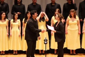 İzmir Uluslararası Çoksesli Korolar Festivali'nde koristler sahne alıyor