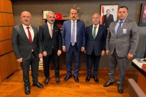 Artvin Ticaret Borsası heyeti, TBMM'de Milletvekili Faruk Çelik'i ziyaret etti.