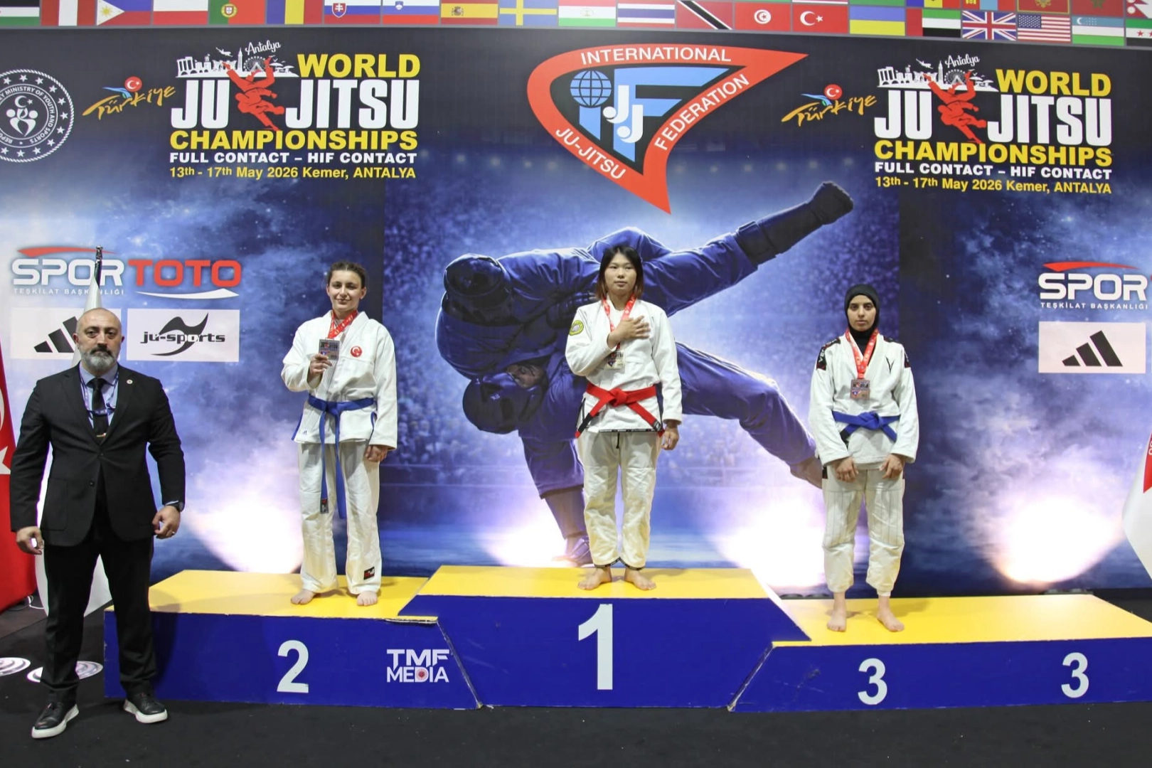 Edirne'den milli sporcu İzel Erim, Ju Jitsu Dünya Şampiyonası'nda gümüş madalya kazandı.