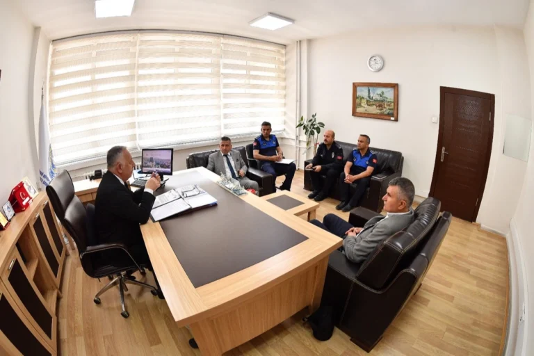 Kayseri Büyükşehir Belediyesi zabıta ekipleri Kurban Bayramı öncesi denetim ve hazırlıklarını tamamladı.