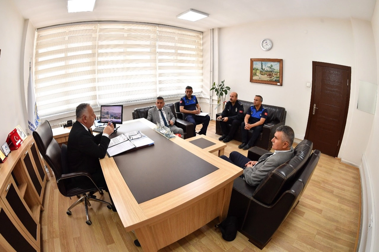 Kayseri Büyükşehir Belediyesi zabıta ekipleri Kurban Bayramı öncesi denetim ve hazırlıklarını tamamladı.